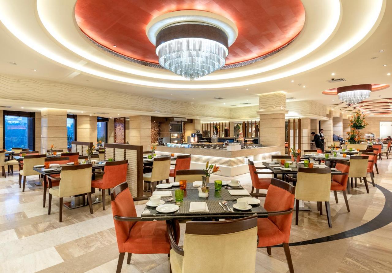 Отель The Suryaa Нью-Дели Экстерьер фото The restaurant